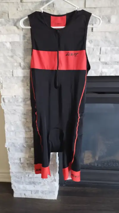 Zoot sleeveless men's trisuit. New and never used.