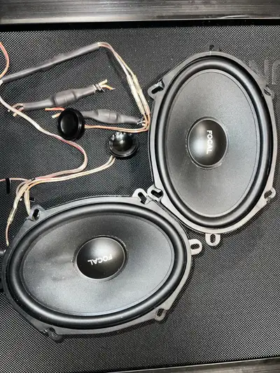 Focal - ISC 570 Universal. Component speaker system includes two 5"x7" . Woofers and two tweeters. P...