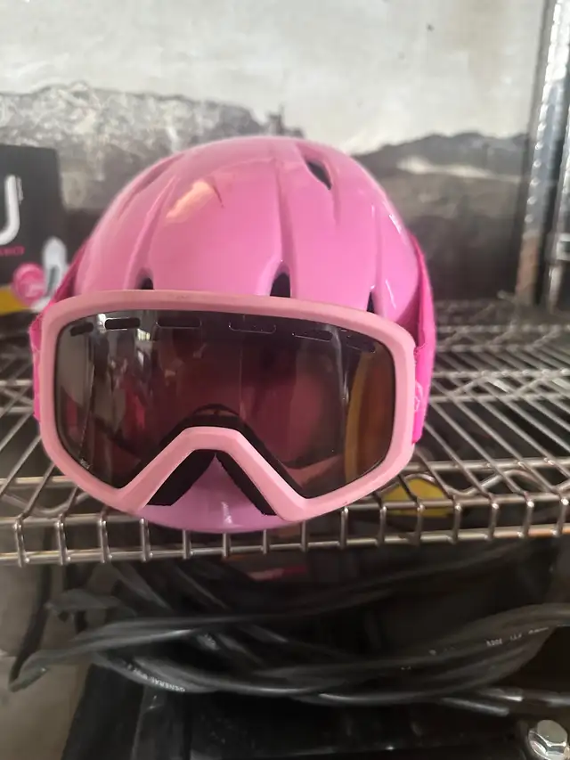 Casque ski enfant avec lunette in Ski in Saguenay - Image 2