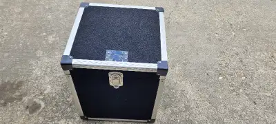 Case is Blacked carpeted, Alum Extrusion Edging, Metal corners, Recessed HD Handles and HD Lid Latch...