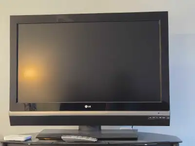 Samsung 42 INCH TV MODEL 42LC2D Pet free. Smoke free home.