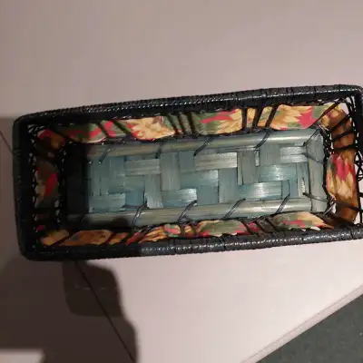 très propre et en parfait état. grandeur : 11"×5"×3" prix non négociable.