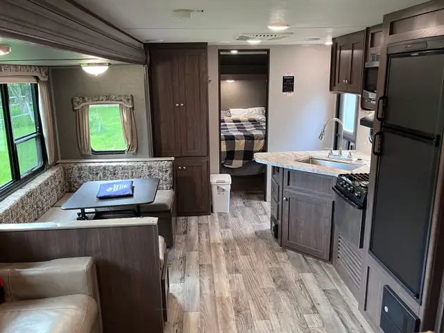 2018 Hideout 28’ BHS  with Cold Mountain Package in Travel Trailers & Campers in Bridgewater - Image 9