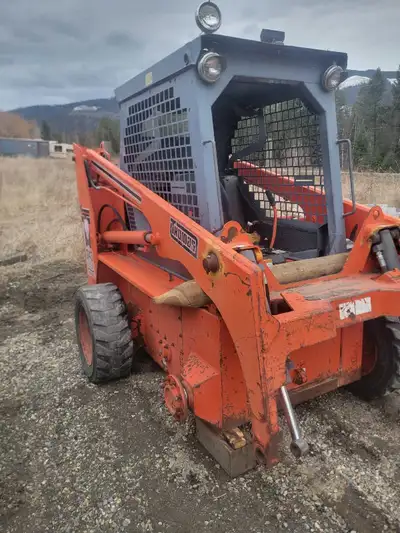 Thomas skid steer, blown up engine. Comes as seen in pictures 4th tire and tach plate not included