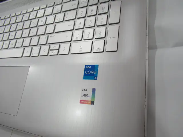 hp 17" laptop Intel Core i5 1135g7 512gb ssd 16gb ram Windows 11 in Laptops in Mississauga / Peel Region - Image 9