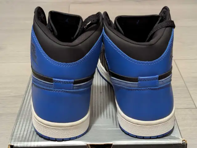 DS Nike Air Jordan "Royal" 1 High - 2001 - Size 9 in Men's Shoes in Mississauga / Peel Region - Image 5