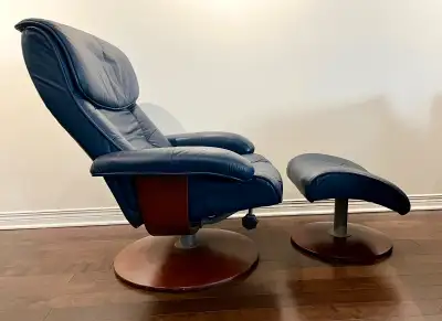 This is a used IMG Comfort recliner and ottoman set in navy blue leather, designed for exceptional c...