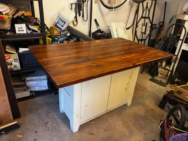 Solid Wood Kitchen Table  in Dining Tables & Sets in Oakville / Halton Region - Image 3