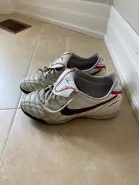 Ladies Indoor Soccer Shoes 