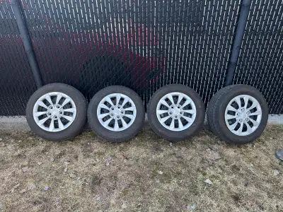 L’usure des pneus est 7/32 pour 2 pneus et 8/32 sur les 2 autres Les rims sont impeccable, aucune ro...