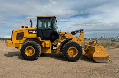 2016 CAT 938 WHEEL LOADER WITH 4882 HOURS IN GREAT CONDITION. 108"/9' pin on bucket Air conditioned...