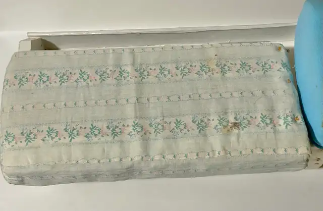 Vintage Barbie Size Fashion Doll Bed with Mattress in Toys & Games in Mississauga / Peel Region - Image 8