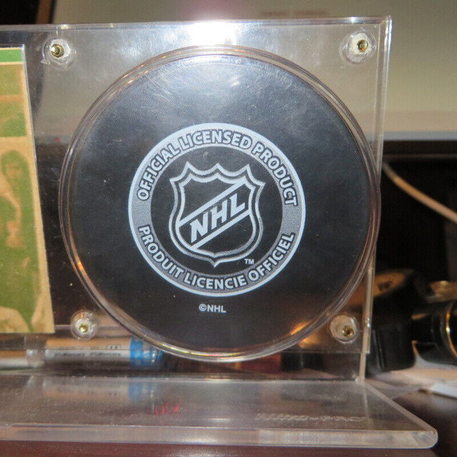 GUY LAFLEUR PUCK AND CARD COLLECTIBLE in Arts & Collectibles in Calgary - Image 4