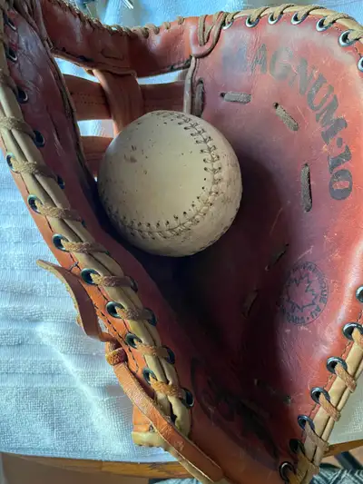 DR 1990s baseball glove, View more