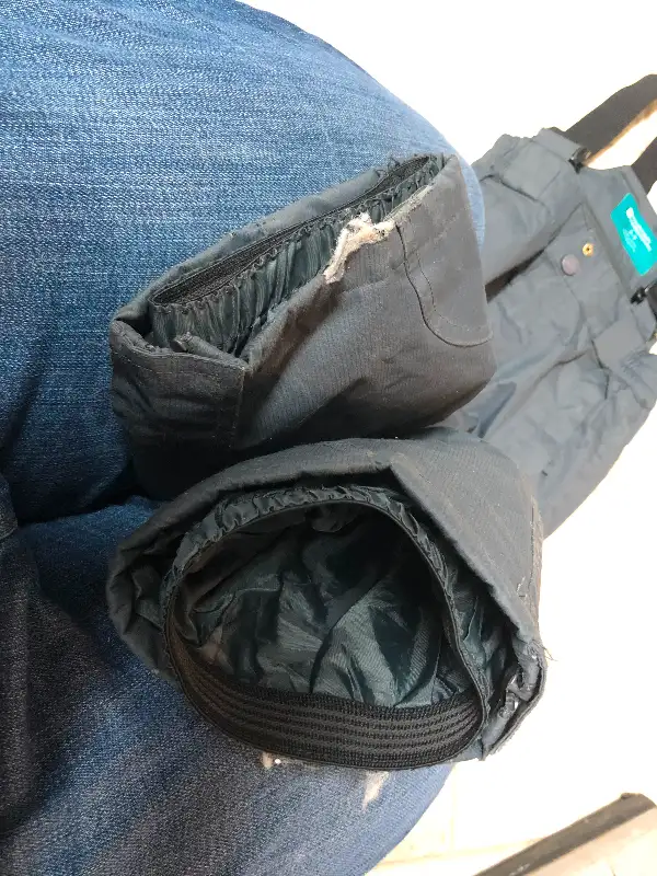 Snowpants in Clothing - 2T in Kitchener / Waterloo - Image 4