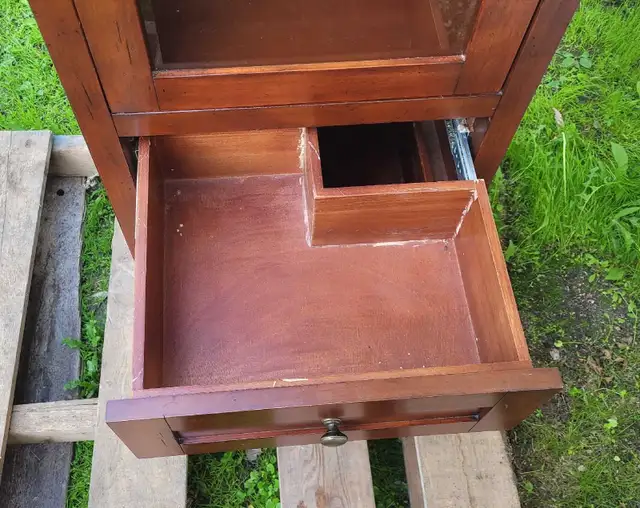 Cherry Display Cabinet w/ Drawers in Hutches & Display Cabinets in Winnipeg - Image 8
