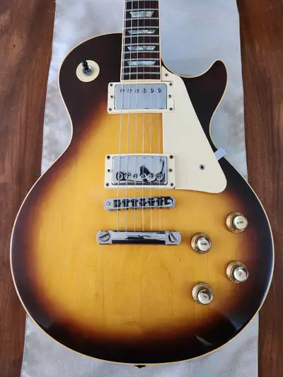 For Trade Vintage 1976 Gibson Les Paul Standard. 1st year of the official return of the Les Paul Sta...