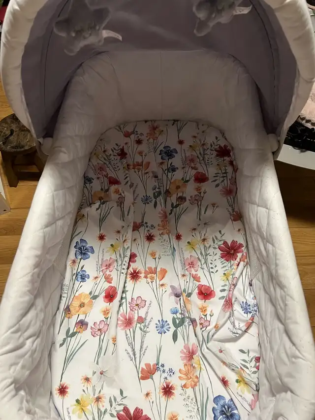 baby bassinet  in Cribs in Mississauga / Peel Region - Image 2