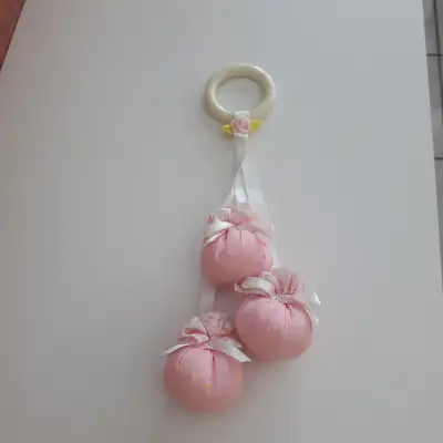 JOUET D'ENFANT BELLE DÉCO NEUVE ROSE+BLANCHE 4"DE HAUT: $5.00, View more