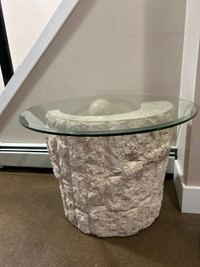 White stone corner table 