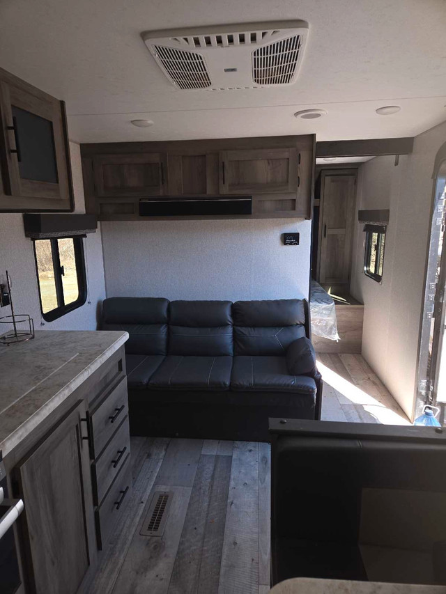 Beautiful 2021 24 ft Sportsman Couples Trailer in Travel Trailers & Campers in Bridgewater - Image 2