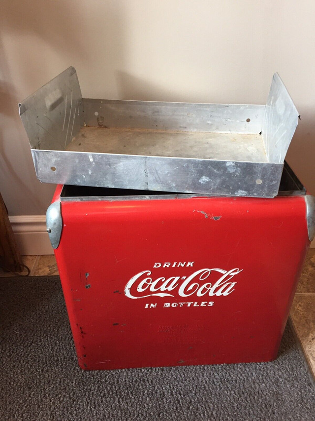 Vintage 1950’s Coca Cola Metal Cooler in Arts & Collectibles in Mississauga / Peel Region - Image 3