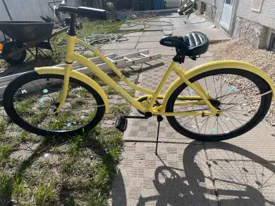 This is a bike that’s only used for a few times in he color is so bright and eye catching notting wr...