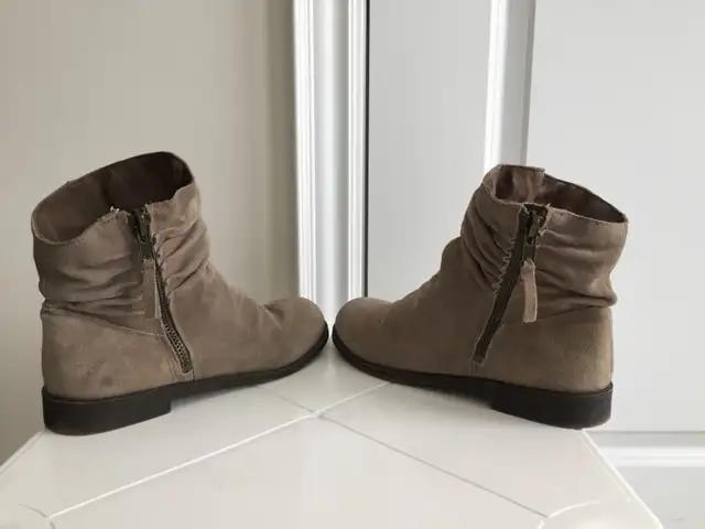 Nine West Leather Ankle Casual Boots / shoes, Women's Size 9.1/2 in Women's - Shoes in Markham / York Region - Image 5