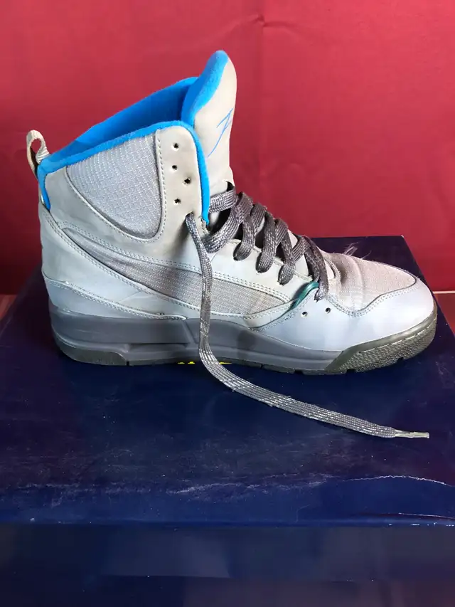 Air Jordan Flight 45 Trek Winterized - Wolf Grey/University Blue in Men's Shoes in Oakville / Halton Region - Image 9