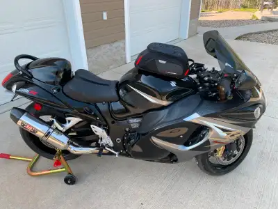 Selling my 2013 hayabusa. Yoshimura slip ons, Sadlleman seat, tinted windshield. No power adders, al...