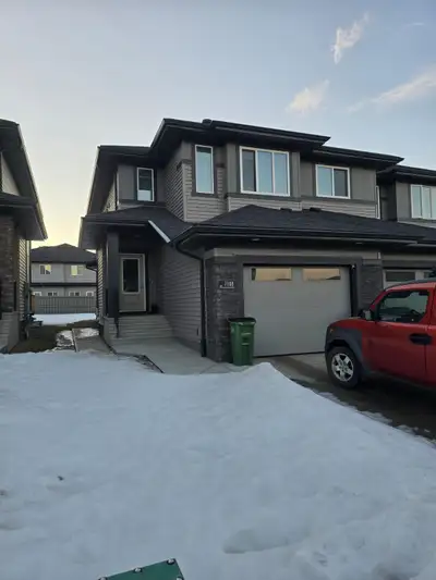 3 Bedroom 2.5 Bath townhouse in SW Edmonton