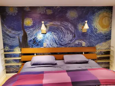 Beau sous-sol nouvellement restauré dans maison unifamiliale avec 2 chambres à louer (lit Queen Size...