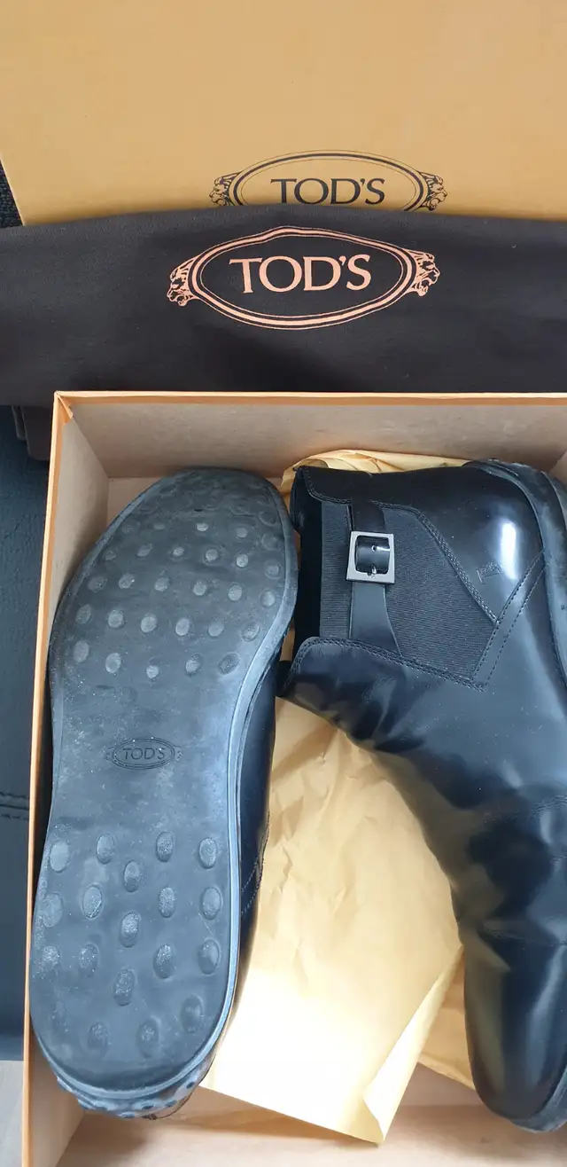 TOD'S mens chelsea Boots in Men's Shoes in City of Toronto - Image 4