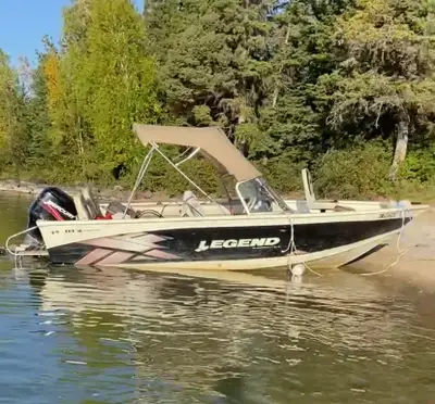 2014 Legend Xtreme 18 foot fishing boat 90 hp Mercury seats 8, navigation fish finder, trolling moto...