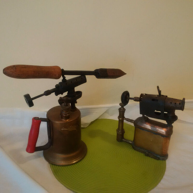 ANTIQUE PHONE , LUNCH BOX, BRASS TORCH*SEE EACH PRICE in Arts & Collectibles in Mississauga / Peel Region - Image 3