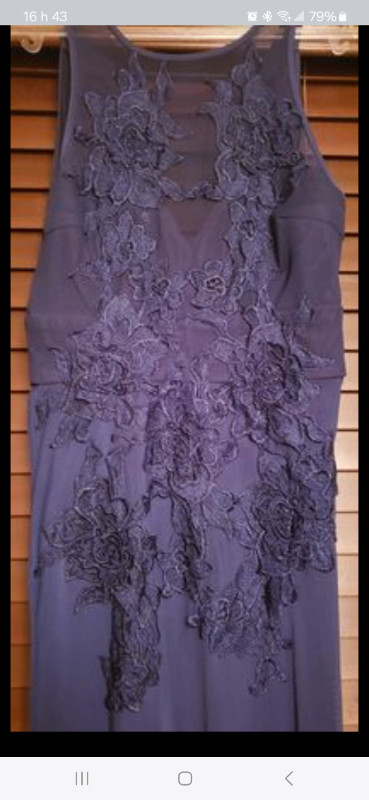 Robe de bal en super état à vendre ! dans Femmes - Robes et jupes  à Longueuil/Rive Sud - Image 2