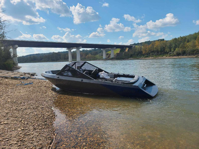 2022 Coyote 180 Predator Jetboat in Powerboats & Motorboats in Fort McMurray - Image 3