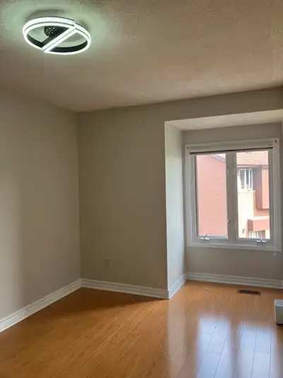 Affordable 2nd Floor Room, No 1 Choice for Commuter in Scarborgh