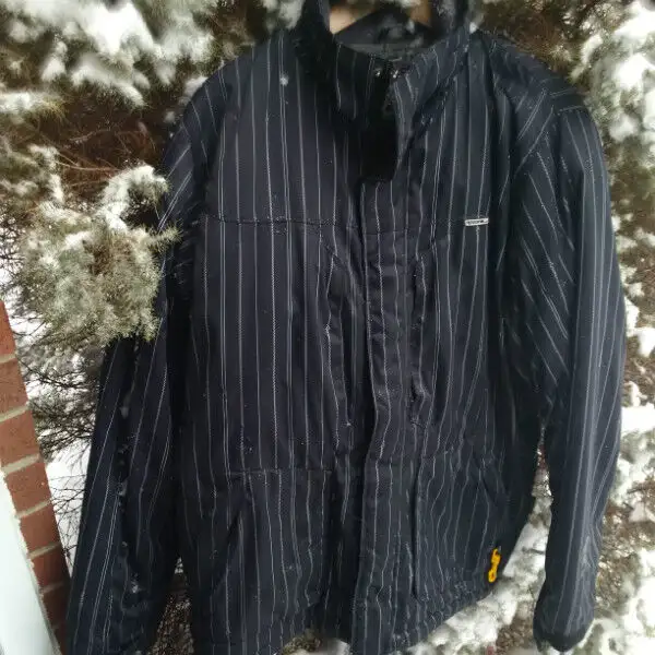 Ripzone medium size snowboard jacket in Ski in Oakville / Halton Region - Image 2