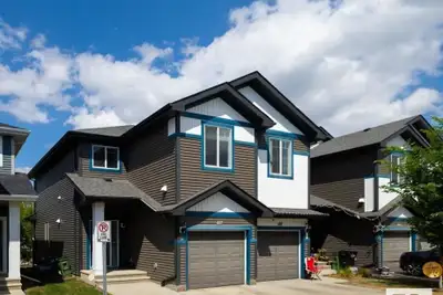 Beautiful 3-Bedroom Half Duplex in Rosenthal
