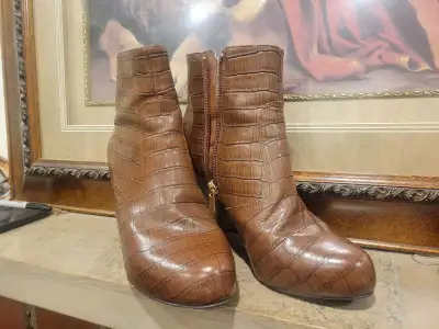 Women's 7.5 Rockport, View more