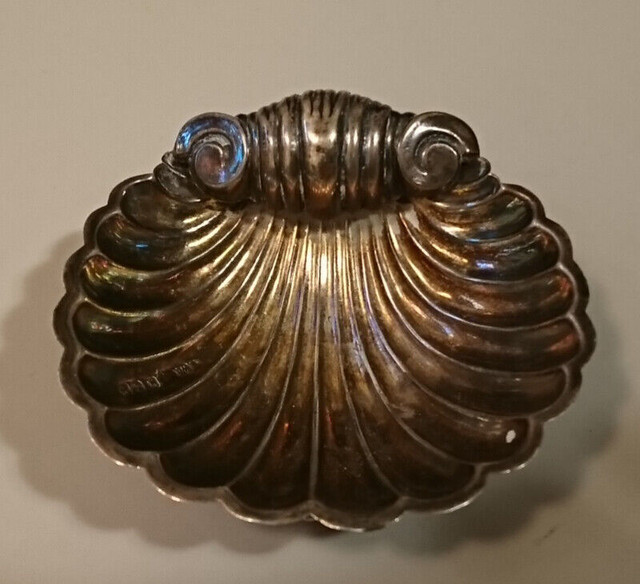 Antique William Adams England Silver Plate Clam Shell Mini Dish in Arts & Collectibles in Oshawa / Durham Region