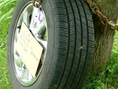 Pneus Michelin Defender 2024, un été d'usure, 100$ l'unité ainsi que Mags 2003 d'un buick Park avenu...