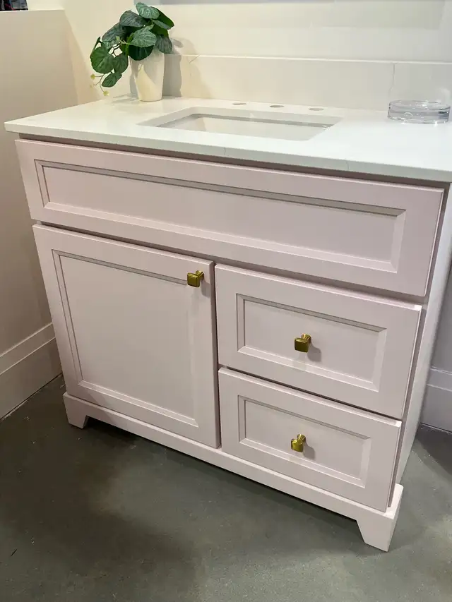 36” Bathroom vanity Pink, Stonewood ex display  in Cabinets & Countertops in Hamilton - Image 2