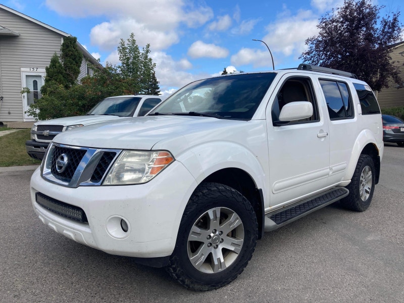 2010 Nissan Pathfinder Awd NEW BF GOODREG TIRES OFFROUND!! Cars