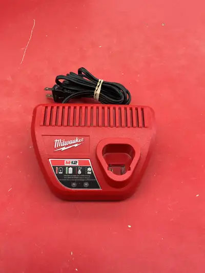 chargeur Milwaukee m12 , View more