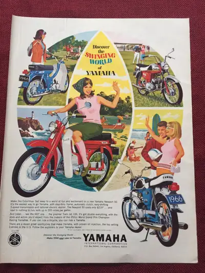« Discover the swinging world of Yamaha.» Dimensions : 10 1/4 inches wide by 13 1/2 inches high. In...