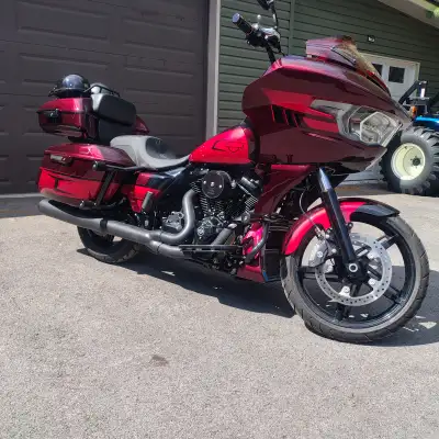 Selling my custom 2024 road glide Stage 2, cam , intake , 2/1 pipe and SE tuner Custom paint 8" rise...