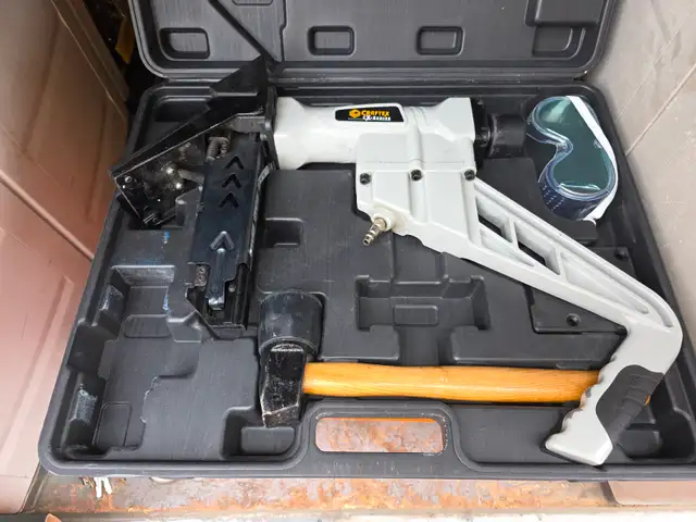 Craftex CX Series CX903 3 In 1 Flooring Nailer Hard Plastic Case in Hand Tools in Windsor Region - Image 9