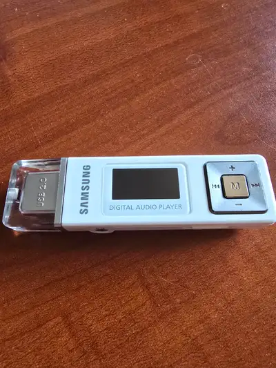 Good working condition. Cash and pick up. 1GB USB MP3 Player, White. Total storage capacity: 1 GB. D...